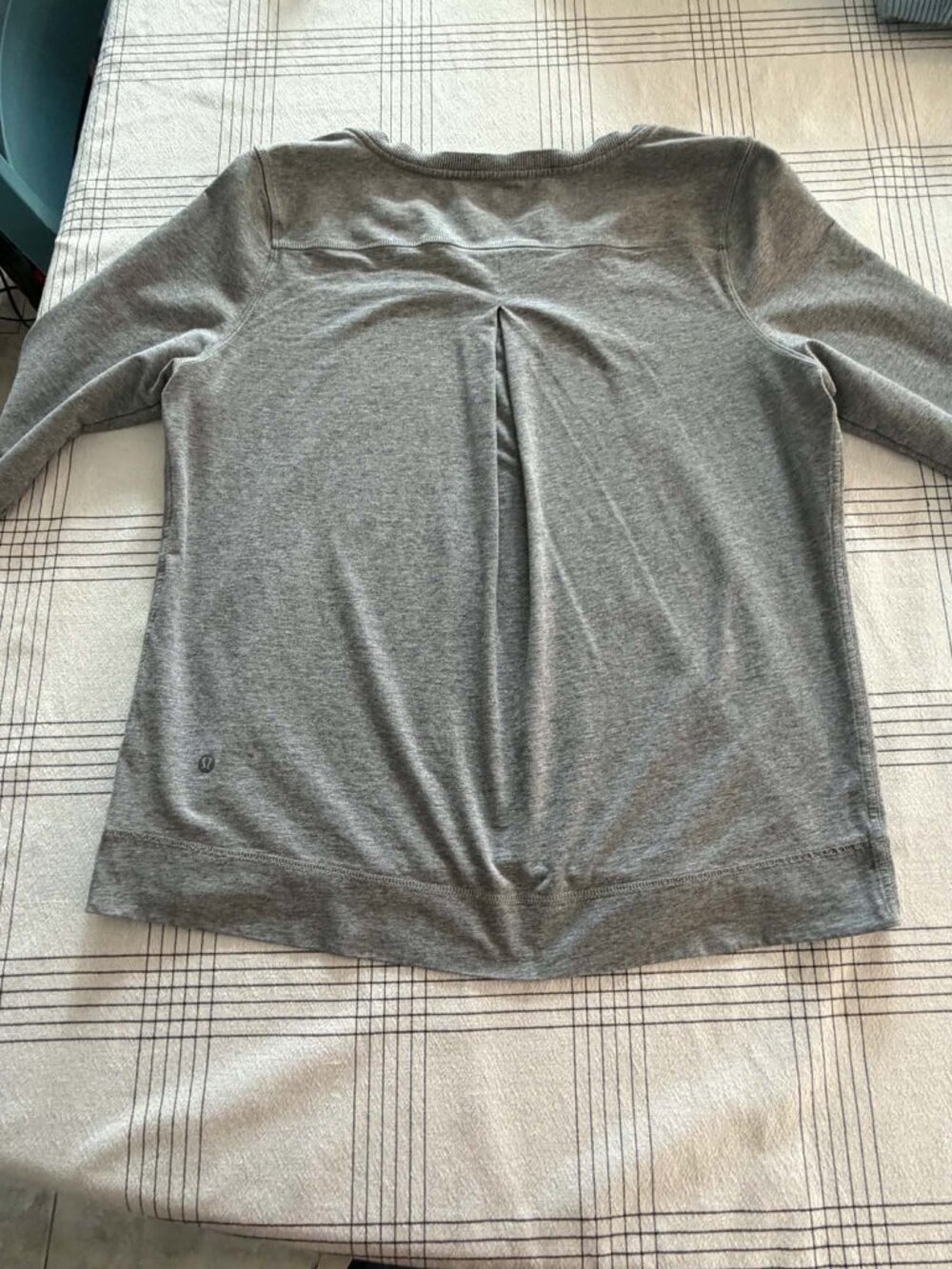 Lululemon Modal Pleated Back Long Sleeve Shirt Grey 8 - Picture 5 of 6